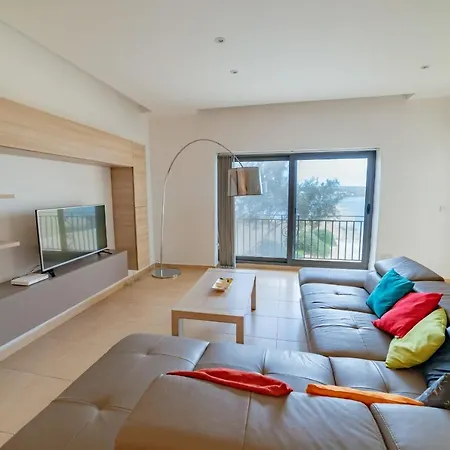 Luxury Seaview & Pool-hosted By Sweetstay Appartamento
