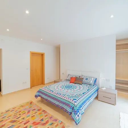 Luxury Seaview & Pool-hosted By Sweetstay Apartament