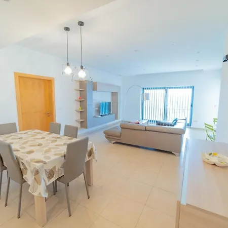 Appartamento Luxury Seaview & Pool-hosted By Sweetstay Mellieħa