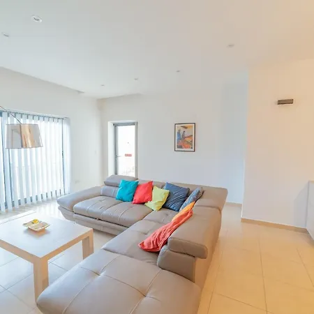 Апартаменты Luxury Seaview & Pool-hosted By Sweetstay Меллиеха