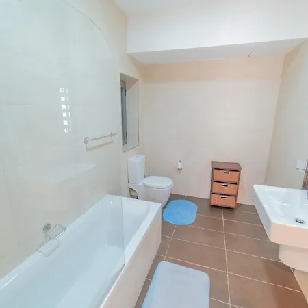 Luxury Seaview & Pool-hosted By Sweetstay Апартаменты *