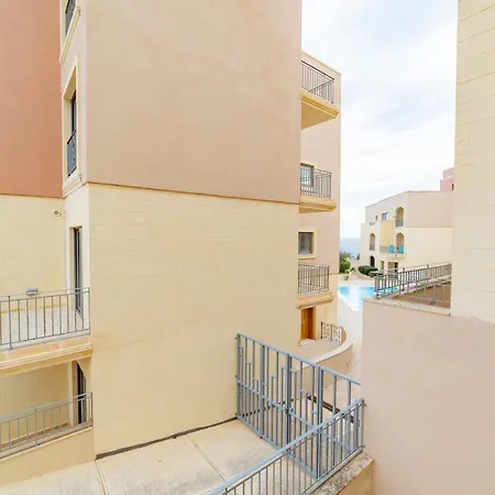 Luxury Seaview & Pool-hosted By Sweetstay