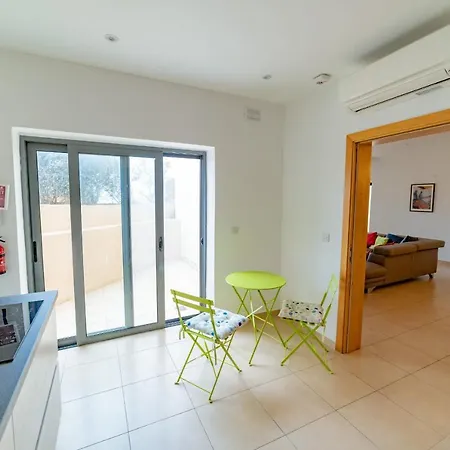 Daire Luxury Seaview & Pool-hosted By Sweetstay Mellieħa