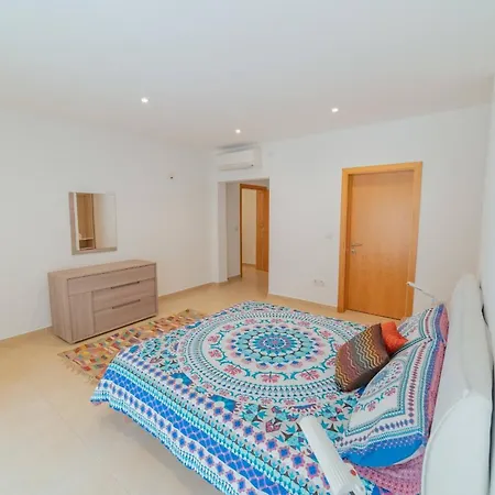 Апартаменты Luxury Seaview & Pool-hosted By Sweetstay