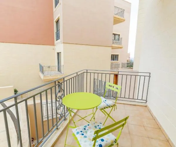 Luxury Seaview & Pool-hosted By Sweetstay * Mellieħa