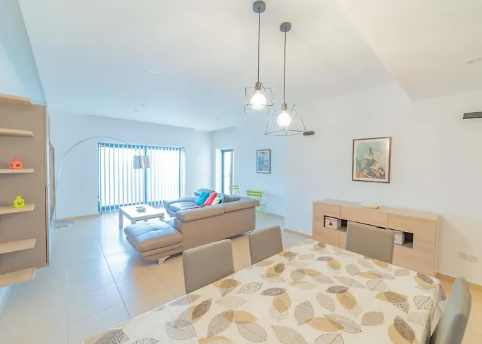 Luxury Seaview & Pool-hosted By Sweetstay *