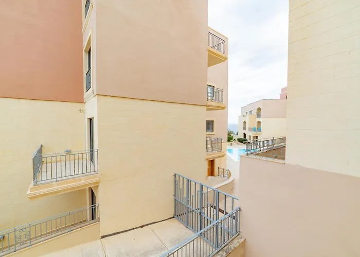 Luxury Seaview & Pool-hosted By Sweetstay