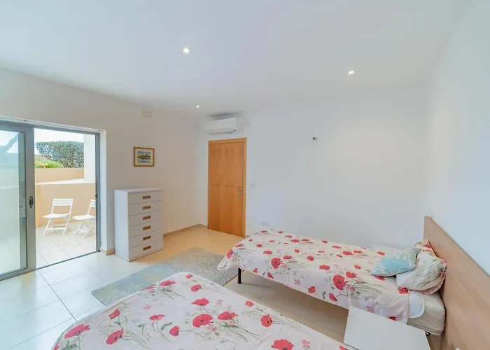 Luxury Seaview & Pool-hosted By Sweetstay Mellieħa