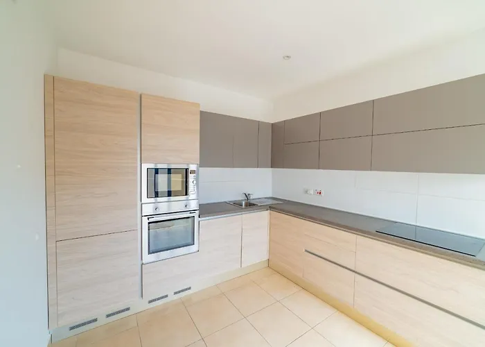 Luxury Seaview & Pool-hosted By Sweetstay Mellieħa